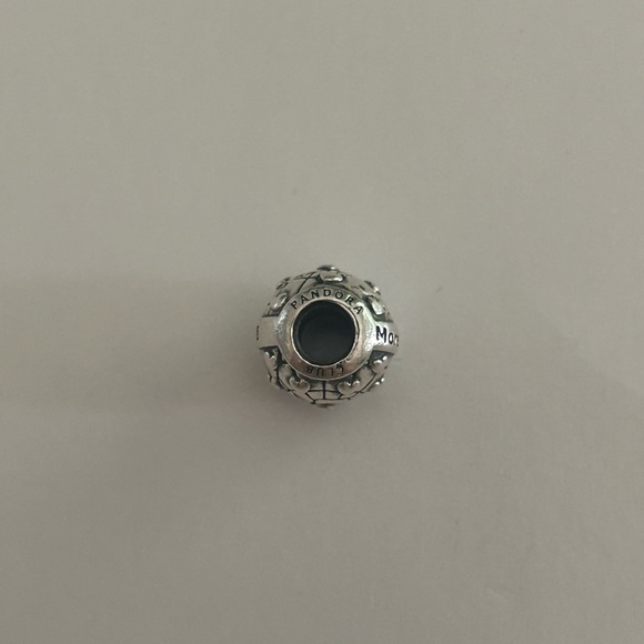 Authentic Pandora 2018 Club charm with diamond - Picture 3 of 4